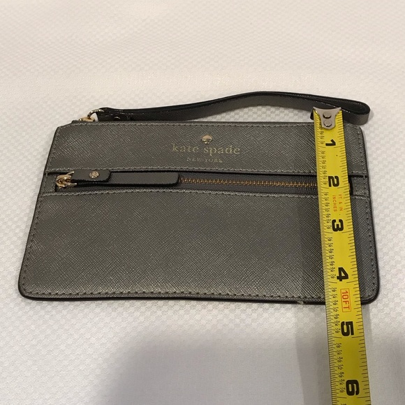 Kate Spade New York Mika’s Pond Bee Wristlet Color Silver - Picture 4 of 6
